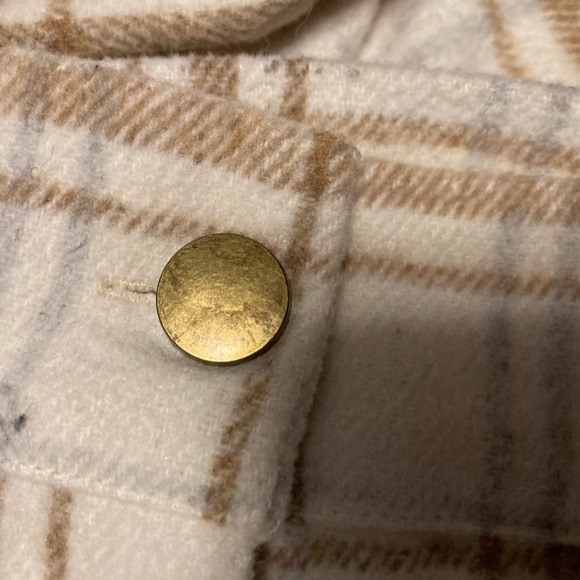 👚(bundle 4 items w/👚for $16) Plaid Shacket - Picture 9 of 9